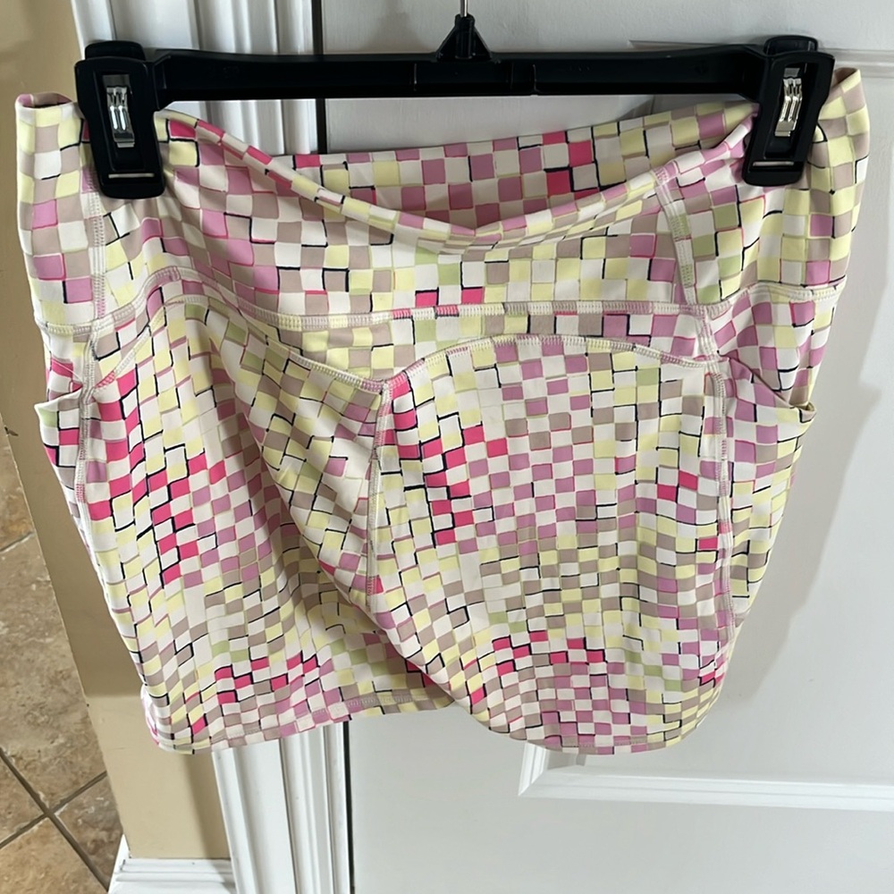 Fabletics oasis hi waisted 6 in bike shorts